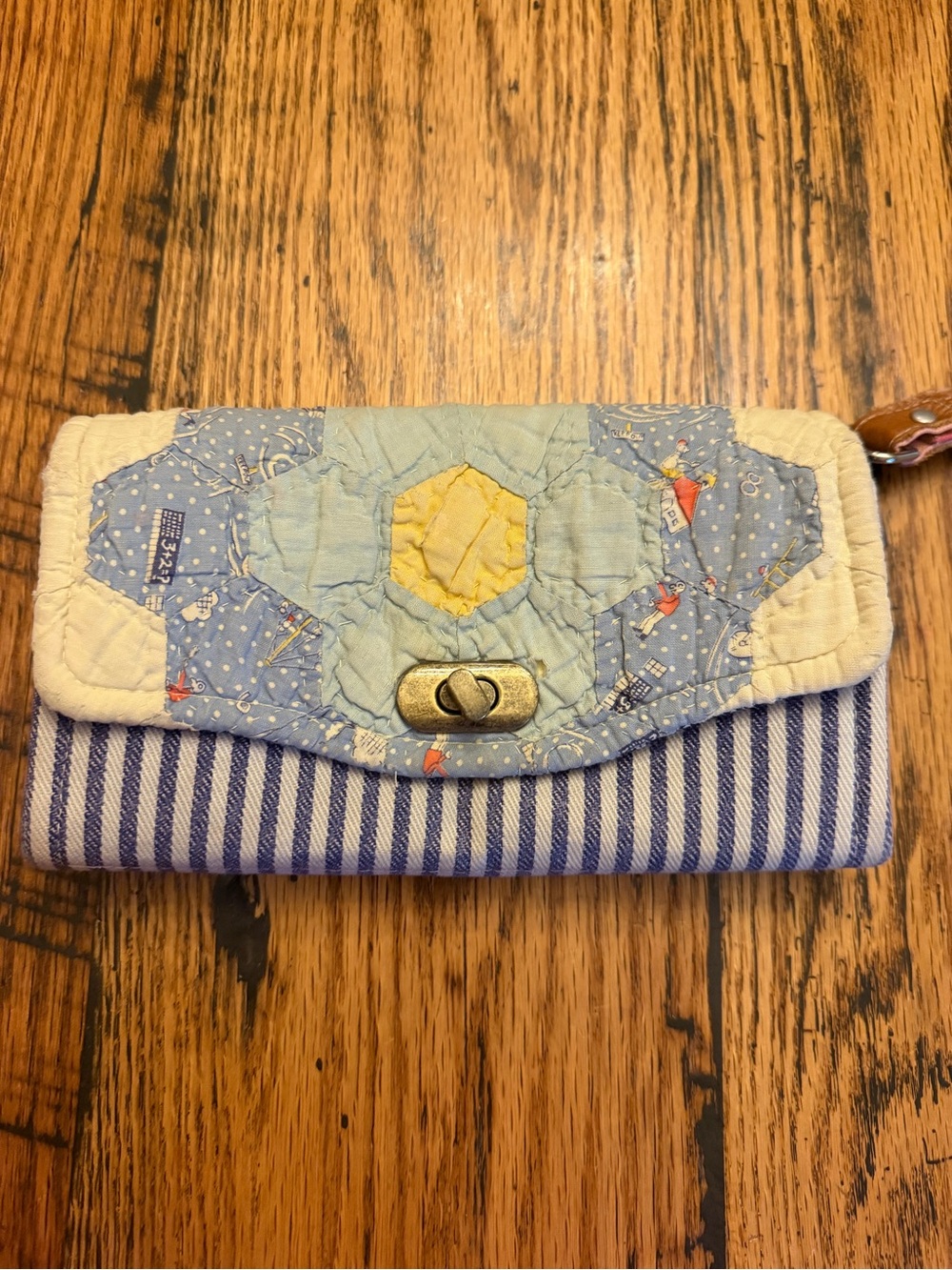 Handmade Quilted Checkbook Wallet Wristlet Floral Patchwork Fabric Turn Lock.